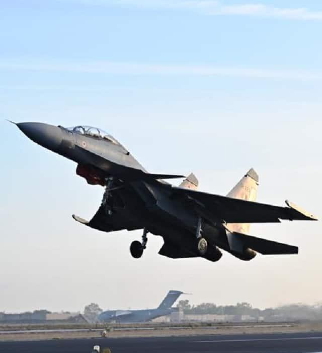 Ministério da Defesa da Índia firma contrato para aquisição de 12 caças Su-30MKI da HAL